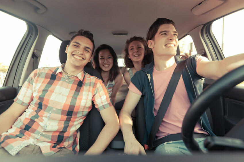Conducir es un peligro para la seguridad de los adolescentes 