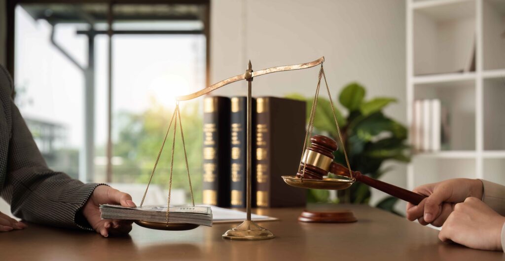Legal scales weighing cash against a judge&rsquo;s gavel, symbolizing justice, financial compensation, and legal settlement negotiations